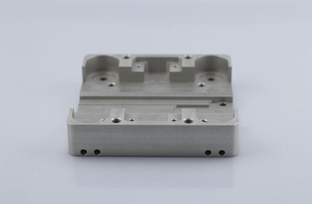 精密零件加工廠如何在CNC精密零件加工行業生存？